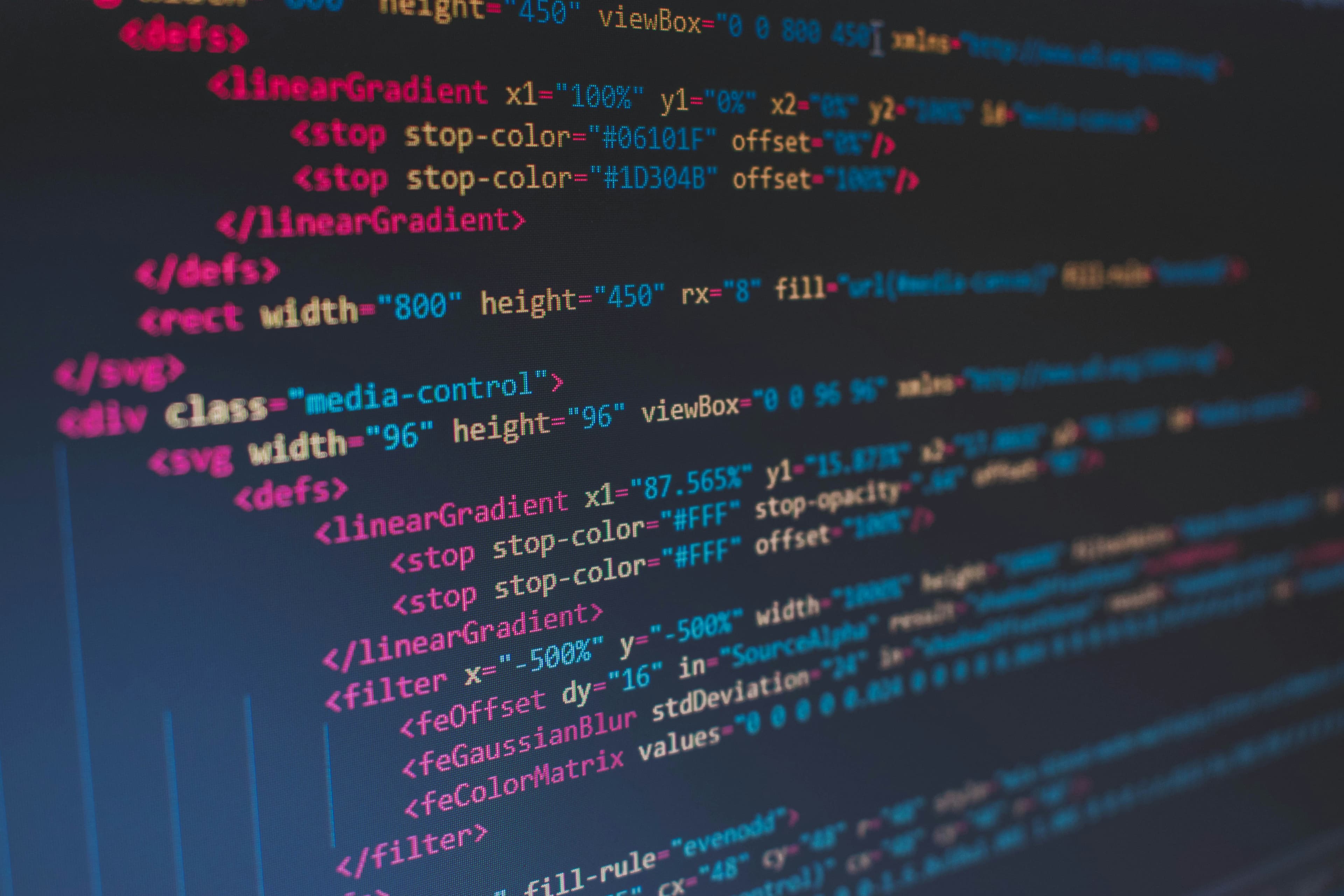 브랜드 컬러로 연출한 배포 테이블