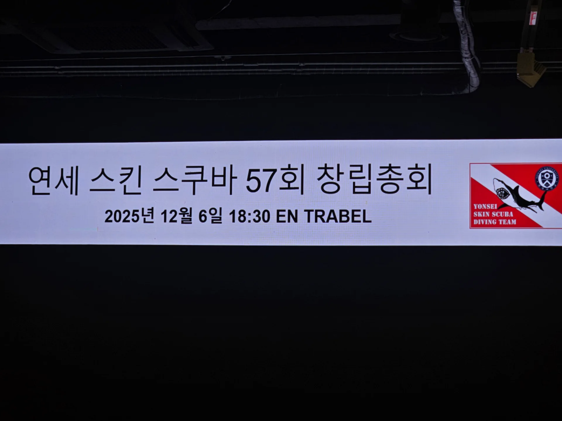 미니 크로와상 샌드위치와 토핑 유부초밥, 아란치니 구성